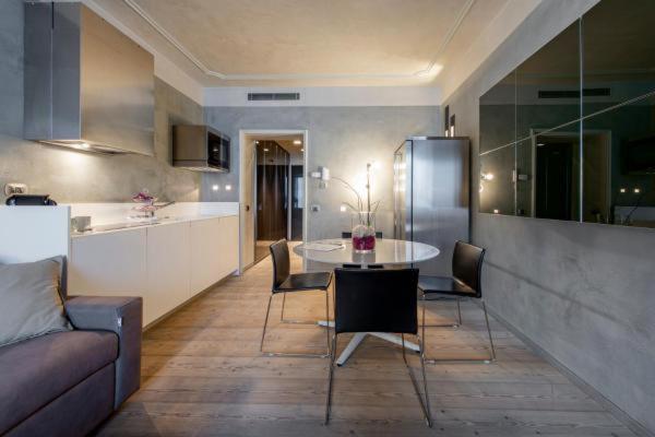 Milan Royal Suites - Luxury Duomo Luaran gambar