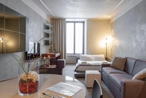 Milan Royal Suites - Luxury Duomo Luaran gambar